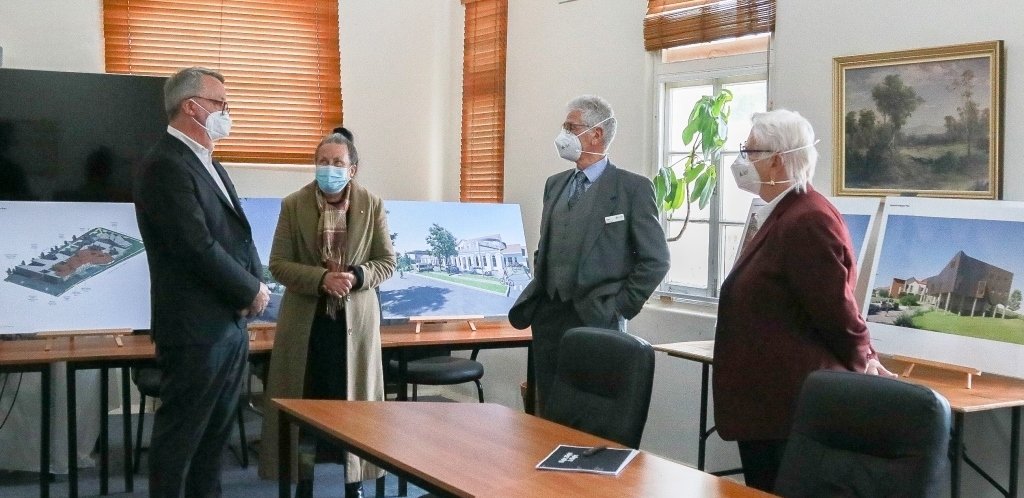 Health Minister Visits Daylesford Hospital