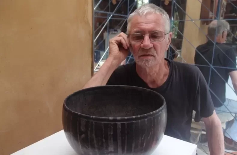 A Celebration of a Quarter of a Century of Local Columns by Petrus Spronk